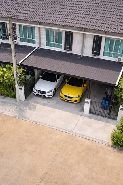 เคหะร่มเกล้า 4นอน รามคำแหง 156-158 ซอยมิสทีน 2 น้ำ ใกล้ตลาดเกรียงไกร 700 ม. เช่าทาวน์โฮม 2 ชั้น