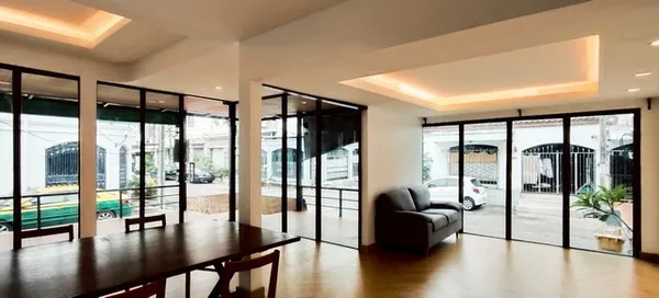 ขายโฮมออฟฟิศ3ชั้น หลังมุม พระราม9 ใกล้เซ็นทรัลพระราม9 ห่างจากถนนพระราม 9 เพียง 200 เมตร