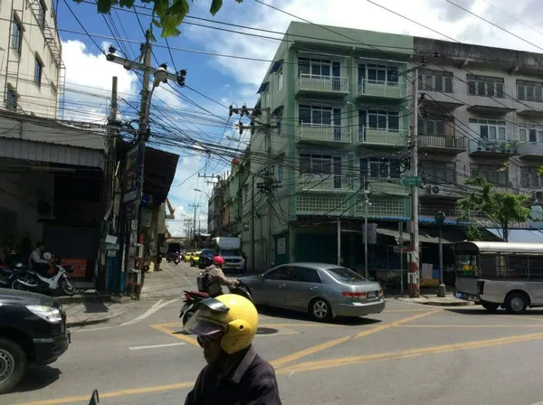 ขายถูกมาก!! อาคารพาณิชย์ 4 ชั้น 2 คูหาตีทะลุทุกชั้น ทำเลทอง ปากซอยจอมทอง19 กทม. ใกล้บิ๊กซี 
รถไฟฟ้าฯ