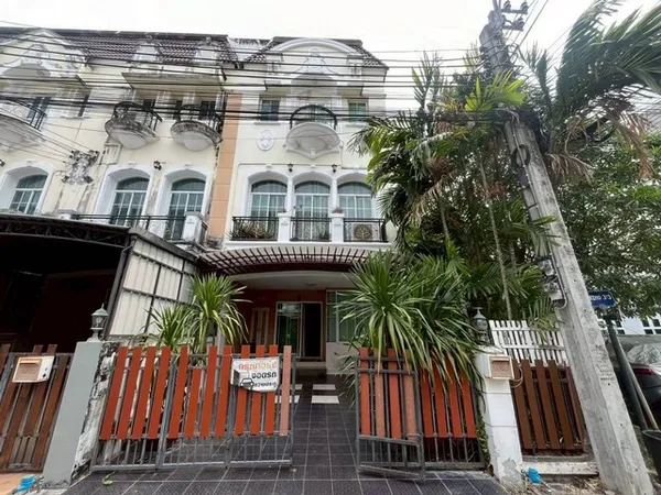 ให้เช่าทาวน์โฮม 3 ชั้น หลังมุม 3 ห้องนอน เดอะ เมทโทร พระราม 9 The Metro Rama 9 ติด ม.นานาชาติแสตมฟอร์ด