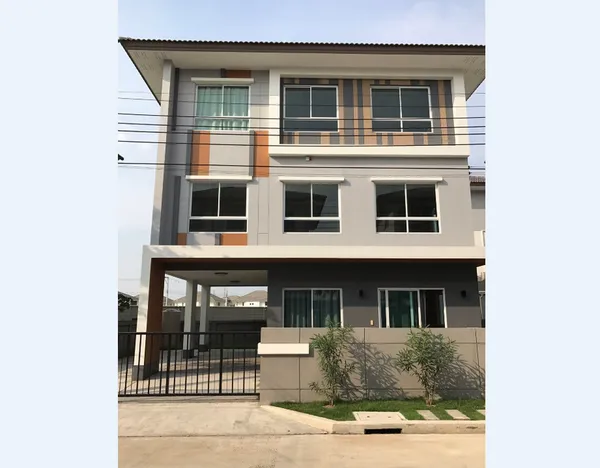 ขายด่วน หรือ ให้เช่า โครงการ คาซ่า พรีเมี่ยม พระราม 2 บ้านเดี่ยว 3 ชั้น 54 ตารางวา 3 ห้องนอน 5 ห้องน้ำ จอดรถ 4 คัน ใกล้โรงเรียนนานาชาติรอยส์ รอยัล (เจ้าของขายเอง)