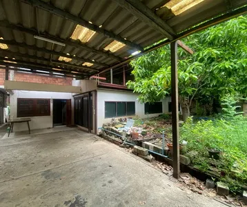 ขายที่ดินพร้อมบ้านเก่า ใจกลางสุขุมวิท 65 - เอกมัย 1 ไร่-Land with Old House for Sale – Prime Sukhumvit 65 (Chaiyaphruek Alley) – Ekkamai 1 Rai