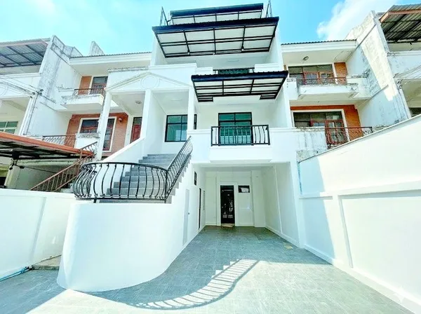 ทาวน์โฮม 4 ชั้นให้เช่า 5 น้ำ7นอน ติดไบเทคบางนา400ม. BTS บางนา 1.1กม. HomePro บางนา