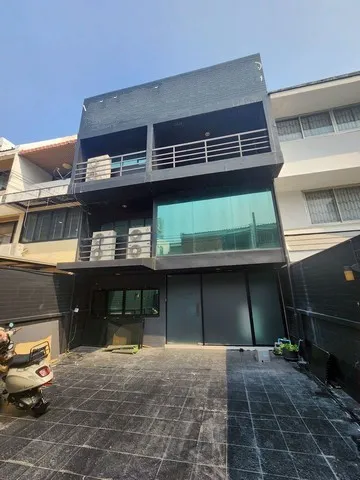 ให้เช่าโฮมออฟฟิศ ใกล้วิลล่ามาร์เก็ต เอ็มพอเรียม ,เอ็มควอเทียร์ ถ.สุขุมวิท และ ถ.พระราม4 อารี ทาวน์เฮ้าส์ สุขุมวิท 26ใกล้