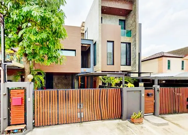 ให้เช่าทาวน์โฮม 2 ชั้น รัชดา วิภาวดี35-40 BTSรัชโยธิน 700ม.ใกล้เมเจอร์ รัชโยธิน 700 ม. 25ตร.วา. 200 ตร.ม.ระบบโซลาร์เซลล์