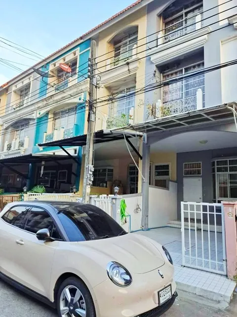 ซีคอนสแควร์ ศรีนครินทร์ 3 กม.Lotus อ่อนนุช 300 ม. ทาวน์โฮมให้เช่า 3 นอน 3 น้ำ 3.5 ชั้น 21 ตร.วา. ประเวศ ใกล้แหล่งช้อปปิ้