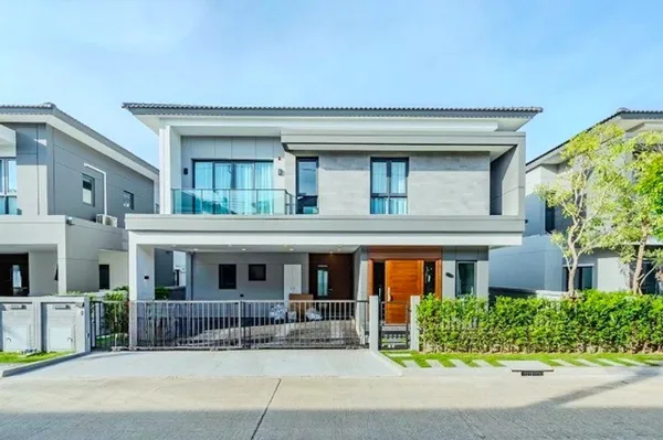 บ้านเดี่ยวหรูสไตล์โมเดิร์น 2 ชั้น ฟังก์ชันครบ 4 นอน 5 น้ำ ใกล้ เมกาบางนา 500 ม. หลังใหญ่ 62 ตร.ว.ทำเลศักยภาพติดถนนเมน ใก