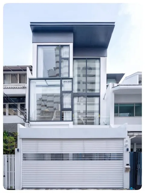 ขายทาวน์โฮม 3 ชั้น 250 ตรม. ซอยสุขุมวิท 15 ติดโรงเรียนนานาชาติ NIST และ 5 นาที ถึง BTS อโศก