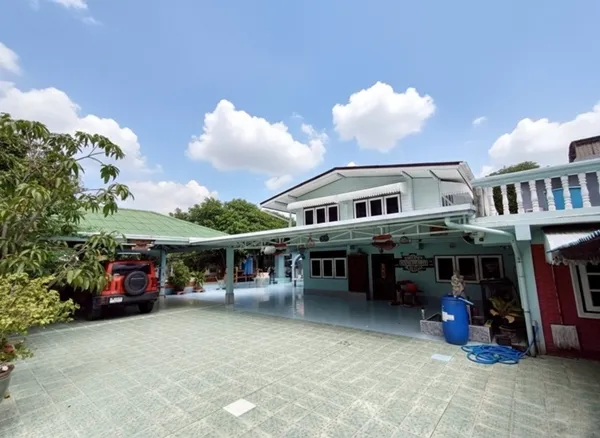 ขายบ้านเดี่ยวปรับปรุงใหม่ 4 นอน 3 น้ำ โฉนดที่ดินกรุงเทพ 233 วา ติดคลองประเวศ หลังสนามบินสุวรรณภูมิ แอร์พอร์ตลิงค์ลาดกระบัง ปล่อยเช่าได้เดือนละแสน Yield4% 
