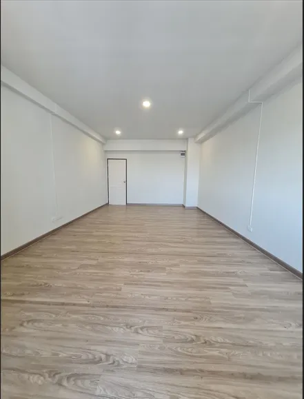 ขายคอนโดรีโนเวทแล้ว ติด BTS สะพานใหม่ ห้องใหญ่ 38 ตร.ม.