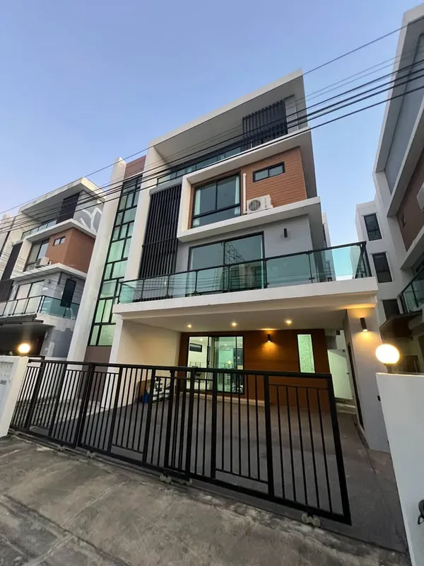 M​[เช่า] โฮมออฟฟิศ 4 ชั้น กิ่งแก้ว 19 ใกล้สุวรรณภูมิ (พร้อมเฟอร์ฯ 30 ที่นั่ง)