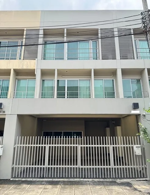 ปล่อยเช่าทาวน์โฮม Noble Cube พัฒนาการ บ้านสวยแต่งครบ ตรงข้ามคลับเฮ้าส์ ใกล้ทองหล่อเพียง 3 กม.!