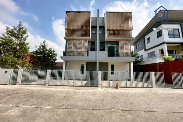 ขายบ้านแฝด 3 ชั้น หมู่บ้านเดอะ ทริปเปิ้ล 113 ซอยสุขุมวิท 113 ใกล้BTS สำโรง