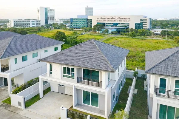 บ้านเดี่ยว 2 ชั้น ให้เช่าคฤหาสน์ 4 นอน ตลาดหนองจอก 1 กม. ม.เทคโนโลยีมหานคร บิ๊กซี หนองจอก 400 ม.3 น้ำ ใกล้แม็คโคร 800 ม.