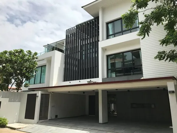 ให้เช่าบ้านเดี่ยว 3 ชั้น 97 ตรว. 500 ตรม. หมู่บ้านอิสระ พระราม 9 รามคำแหง 24 พร้อมสระว่ายน้ำส่วนตัว ใกล้มหาวิทยาลัยเอแบค