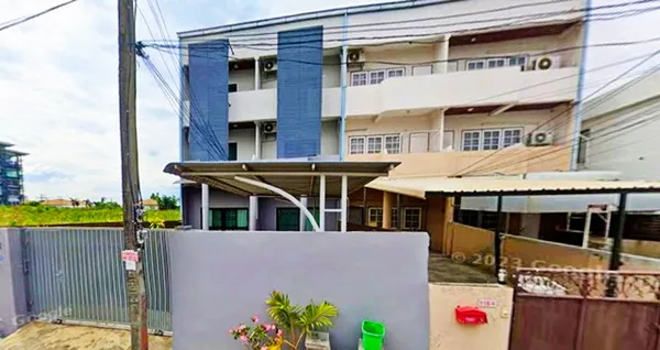 MRT ศรีอุดม 1กม. รถไฟฟ้าสายเหลือง รพ. สินแพทย์ ศรีนครินทร์ 800ม. สวนหลวง ร.9 900 ม.ให้เช่าทาวน์เฮ้าส์ 4 นอน 3 ชั้น จอดรถ