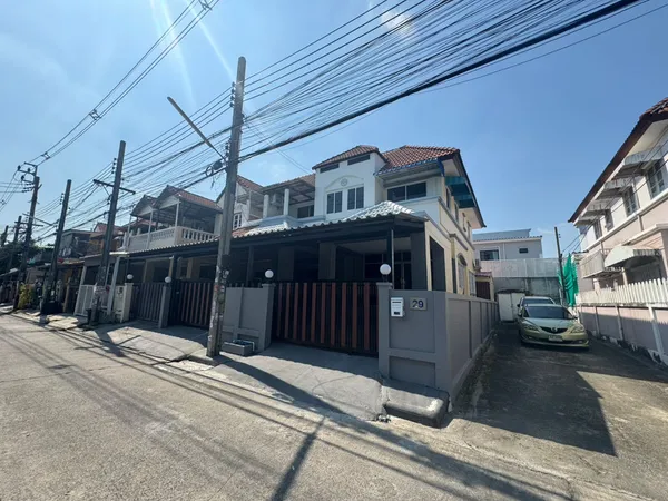 หมู่บ้านพนาสนธิ์ วิลล่า 10 เฉลิมพระเกียรติ ร.9 ซอย 48 ขายทาวน์โฮมแปลงมุม ตกแต่งใหม่ 2 หลังติดกัน 47 ตารางวา 3 ห้องนอน 2 ห้องน้ำ ใกล้สวนหลวง ร.9