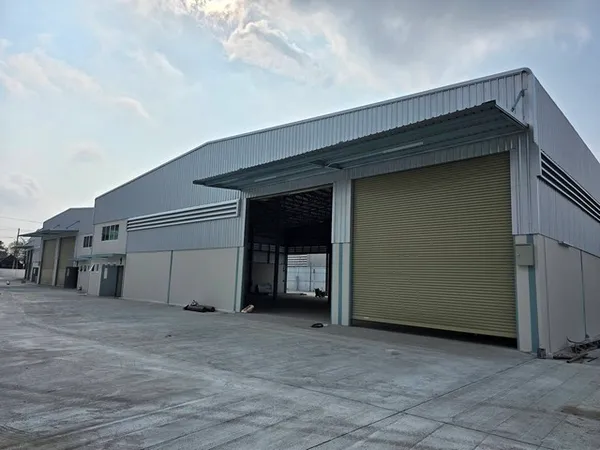 ให้เช่าโกดังสร้างใหม่ 515 - 879 ตรม. พื้นที่สีส้ม ขอ รง.4 ได้ ทำเลสี่แยกพนัสนิคม จ.ชลบุรี