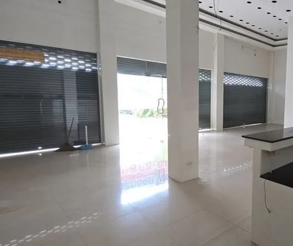 ให้เช่าอาคารพาณิชย์ 4.5 ชั้น 3 คูหา 70 ตารางวา 5 ห้องนอน 5 ห้องน้ำ ถนนรัชดาพิเษก ห่าง BTS ตลาดพลูเพียง 500 ม.