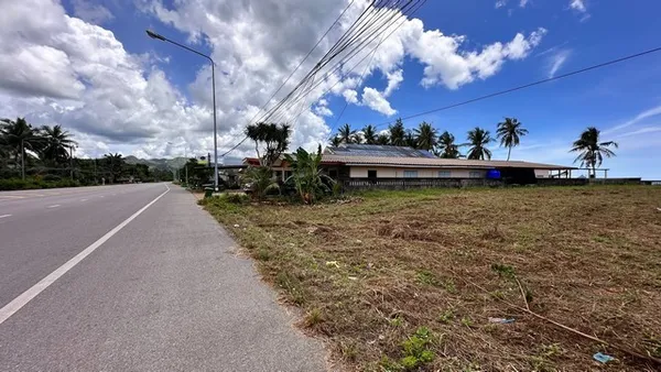 สู่ยุคหาทรัพย์ดีเอื้อเศรฐกิจ ขายที่ดินริมหาดสะพลีทรายขาวน้ำใสคราม สวยงามวิวทะเลธรรมชาติสุดสุด ปะทิวใกล้หาดสวยทุ่งวัวแล่น