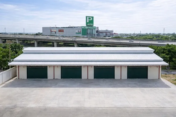 โกดังให้เช่า 1 ห้องน้ำ ใกล้ทางด่วนศรีสมาน และ โรบินสัน ศรีสมาน ภายใน 1 กม. 200 ตร.ม. ลึก 25 ม. ถนนกว้าง 10 ม. เหลือ 2 ยู