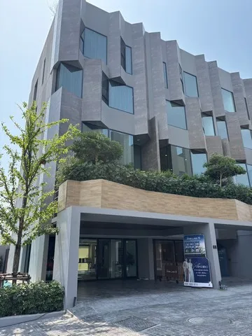 ขายบ้านหรู 4.5 ชั้น พร้อม Rooftop และสระว่ายน้ำส่วนตัว ย่านสุขุมวิท แบริ่ง ทำเลศักยภาพ ใจกลางเมือง