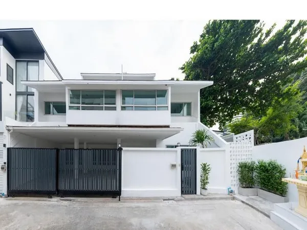 ขายทาวน์โฮม 3 ชั้น หลังใหญ่ 48 ตรว. 440 ตร.ม. ซอยสุขุมวิท 15 ย่านอโศก ทำเลดี ใกล้นานาชาติ NIST ใกล้ BTS อโศก, Terminal 2