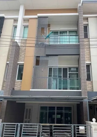 ให้เช่าทาวโฮม3ชั้น  หมู่บ้านทาวพลัส-เกษตรนวมินทร์ ตรงข้ามโรงเรียนเลิศหล้า เกษตรนวมินทร์ใกล้เดอะวอค เกษตรนวมินทร์,  Tops daily, และ บุญถาวร เกษตรนวมินทร์