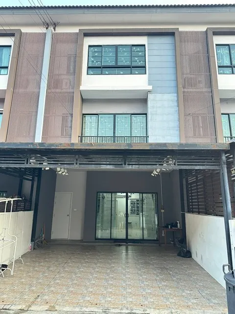 ให้เช่าทาวน์โฮม 3 ชั้น 4 ห้องนอน โครงการ เดอะ คอนเนค อัพ 3 ลาดพร้าว 126 The Connect UP 3 Ladprao 126 ใกล้ The Mall บางกะ