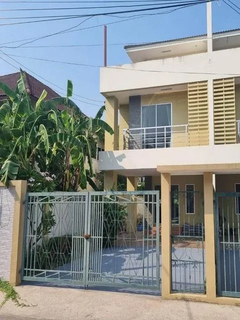 ให้เช่าบ้านแฝด 3 ชั้น 33.5 ตร.ว. ซอยกรุงเทพกรีฑา 8 ใกล้ รร.นานาชาติเวลลิงตัน (สร้างใหม่)