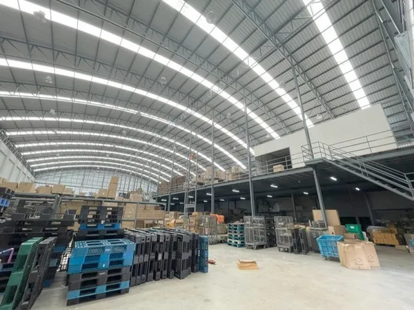 ขายโกดัง ซอยเจ็ดศอก สมุทรสาคร ผังสีชมพู พร้อมออฟฟิศ และ บ้านหรู บนที่ดิน 3 ไร่