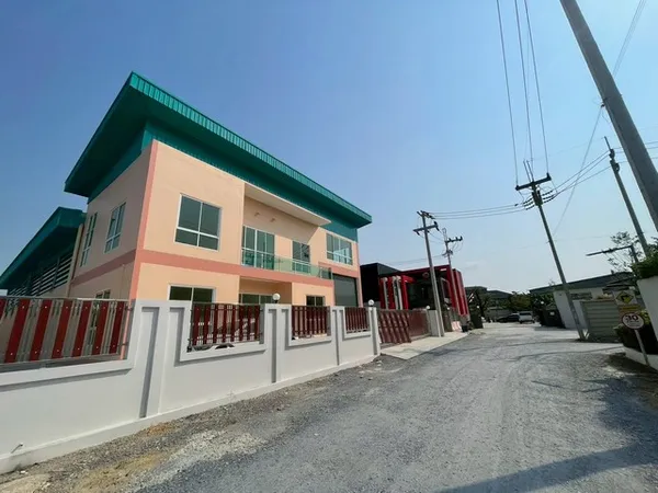 ขายโรงงาน สร้างใหม่ บนที่ดิน 1 ไร่ (ซอยโรงงานไวไว 2 อ้อมใหญ่) ห่างจากถนนเพชรเกษมเพียง 1 กม.