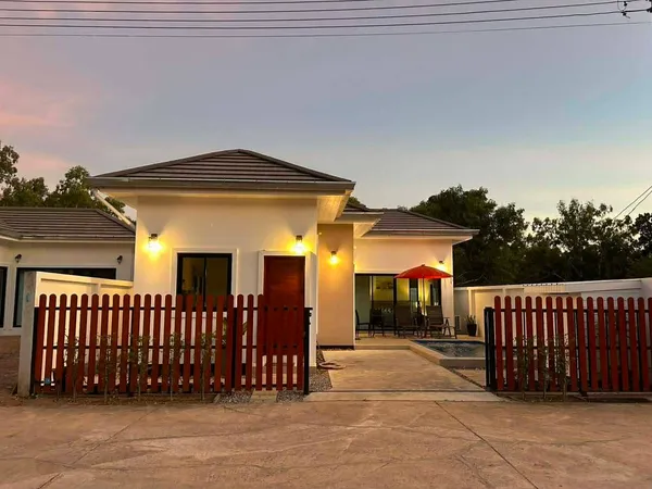 ขายถูกมาก!! บ้านพูลวิลล่าสร้างใหม่ บนทำเลทอง อ.แกลง จ.ระยอง ใกล้ทะเลหาดแหลมแม่พิมพ์เพียง 
350 เมตร