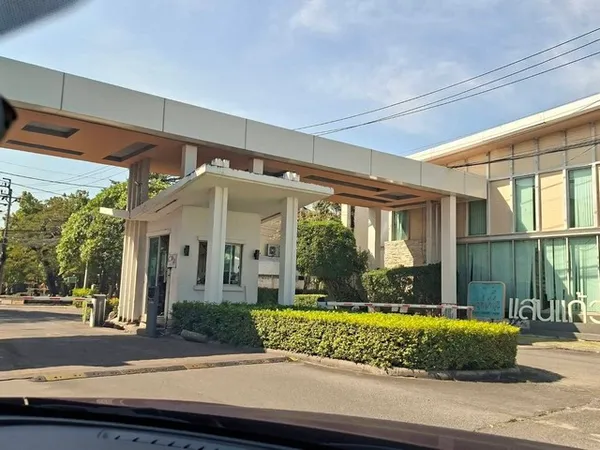 ให้เช่าบ้านเดี่ยว 2 ชั้น 58 ตร.วา 3 ห้องนอน พฤกษาปูริ กิ่งแก้ว 37 พร้อมอยู่ ทำเลดี วิวสวนหลังมุม เป็นส่วนตัว ใกล้สนามบิน