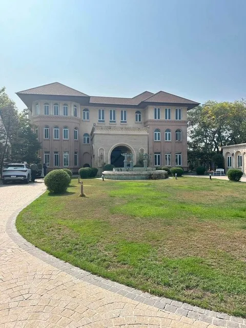 ขายบ้านเดี่ยวหลังใหญ่ขนาด 2 ไร่ ซอยราษฎร์พัฒนา21 (ซอยมิสทีน) สภาพแวดล้อมดีสงบ ร่มรื่น เป็นส่วนตัว