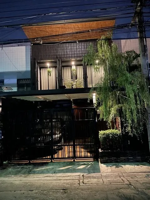 ให้เช่าโฮมออฟฟิศ 2 ชั้น 220 ตร.ม. ซอยรามคำแหง 26-1 ใกล้ ม.ราม และ กกท. ราชมัง