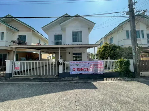 บ้านแฝด 2 ชั้น หมู่บ้านสินทรัพย์ 2 ขนาด 37.6 ตรว. พื้นที่ใช้สอยรวม 108 ตรม. ต.บึงยี่โถ อ.ธัญบุรี จ.ปทุมธานี