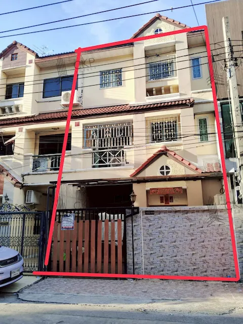 ขาย ทาวน์โฮม 3 ชั้น ใกล้ห้างสรรพสินค้าและตลาดหลายแห่ง เดินทางสะดวกทั้งฝั่งธนฯ และข้ามไปโซนบางรัก–สาทร พร้อมมูลค่าเพิ่มจากรถไฟฟ้า MRT สายสีม่วงในอนาคต | รหัส 93302