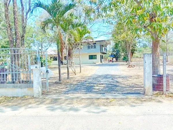 อ่างซับประดู่ คลองตะแบก 900 ม.ปั๊มน้ำมัน ปตท. สีคิ้ว บ้านเดี่ยว 2 ชั้นหลังใหญ่ 3 นอน 2 น้ำ ขนาด1.5ไร่ บรรยากาศร่มรื่น ถ.