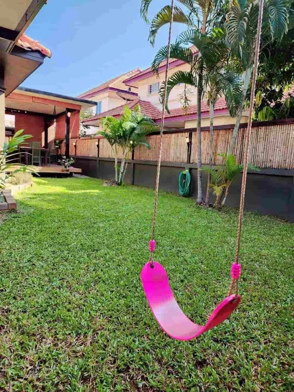 บ้านสวย ในโครงการ ย่านสันนาเม็ง อ.ดอยสะเก็ด เชียงใหม่ พร้อมสวนสวยร่มรื่น น้ำไม่ท่วม