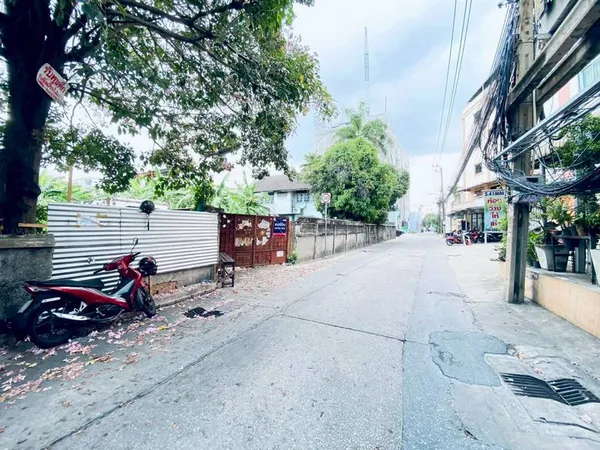 ขายที่ดินเปล่า ถมแล้ว ทำเลดี ซอยอินทามระ 41 (ดินแดง) ราคาดีทำเลดีมาก ติดต่อผึ้งรติ 0619419639