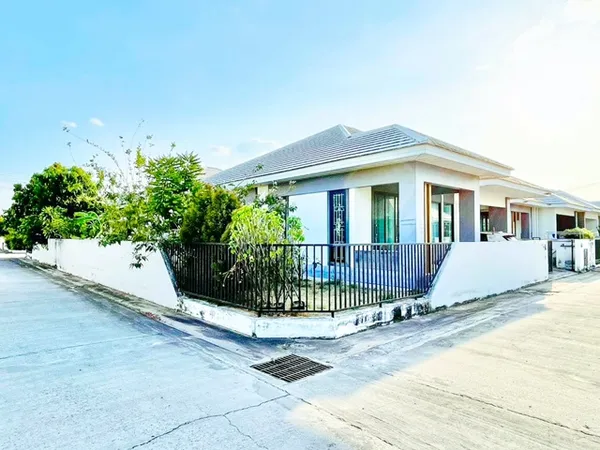 โซนจอหอ ใกล้รร.สุรนารีวิทยา 2.5 กม. บ้านเดี่ยวชั้นเดียวหัวมุม 3 นอน 2 น้ำบุญถาวร โคราช 2.7กม. ใกล้เซ็นทรัล โคราช 16กม. 7