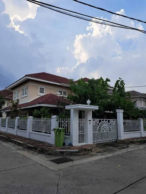 ให้เช่าบ้านเดี่ยว 2 ชั้น หลังมุม 75 ตร.ว. 4 ห้องนอน โครงการหมู่บ้านยิ่งรวยนิเวศน์ ซอยถนนประชาชื่น เลียบคลองประปา ใกล้รถไ