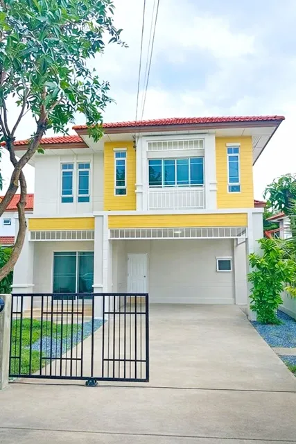 หทัยราษฎร์39 เฟอร์ครบทั้ง 3นอน รร.สาธิตพัฒนา ให้เช่าบ้านเดี่ยว 2ชั้น 70ตรว. ซาฟารี 4แอร์ 3น้ำ ห้องนั่งเล่น ห้องครัว ปัญญ