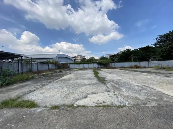 ให้เช่าที่ดิน 358 ตรว. ติดถนน ย่านเลียบด่วนรามอินทรา พื้นเทคอนกรีตแล้ว ใกล้ตลาดเลียบด่วน ใกล้รถไฟฟ้าสายสีชมพู สถานีวัชรพ