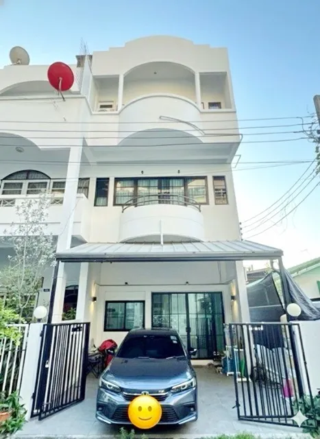 ใหญ่ที่สุด 8แอร์ ให้เช่าทาวน์โฮมหลังมุม3ชั้น 50ตร.วา.ลาดพร้าว1-15เซ็นทรัล ลาดพร้าว 1.0กม. 3-4นอน MRTลาดพร้าว 400ม. รร.นา