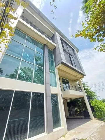 ขายโฮมออฟฟิต 4 ชั้น 600 ตร.ม. ย่านรามอินทรา ห้องมุม ใกล้แฟชั่นไอแลนส์