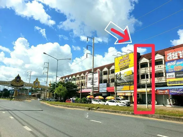 ขายด่วนตึก 3 ชั้นทำเลทอง ติดซุ้มประตูเมืองศรีสะเกษ ใกล้ Lotus,mackro