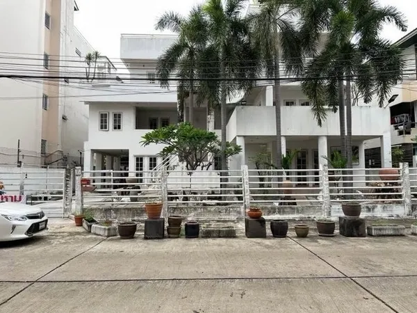 ขายบ้านเดี่ยว 4 ชั้น 120 ตร.วา ทาวน์อินทาวน์ ใกล้เลียบด่วน ใกล้ the scene ทาวน์อินทาวน์