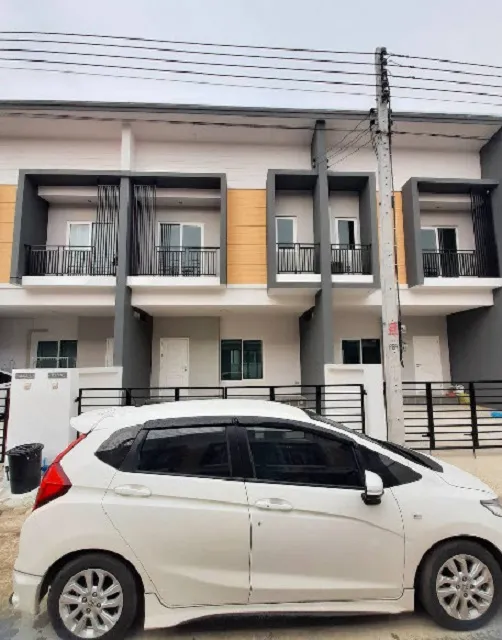 ตลาดปทุมธานี 900 ม..โลตัส ปทุมธานี ขนาด 27 ตร.ว. 220 ตร.ม. ปทุมธานี-สายใน ทาวน์โฮม 2 นอน 3 น้ำ ใกล้